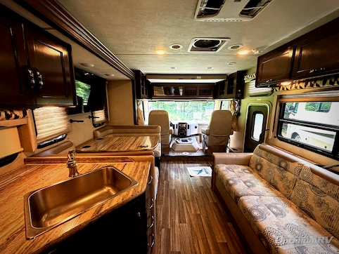 2018 Thor ACE 29.4 RV Photo 3