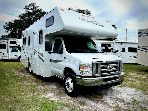 Used 2019 Thor Majestic 28A Featured Photo