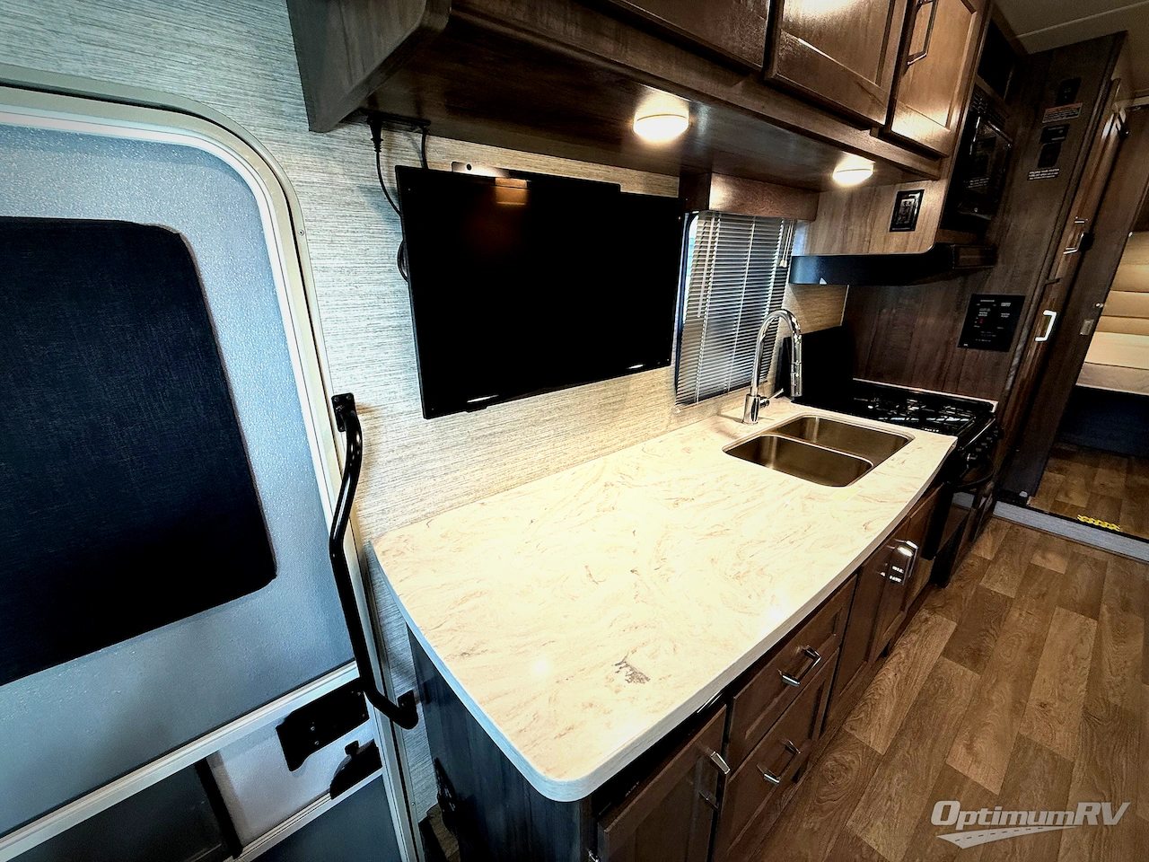 2023 Winnebago Minnie Winnie 31K Photo 9