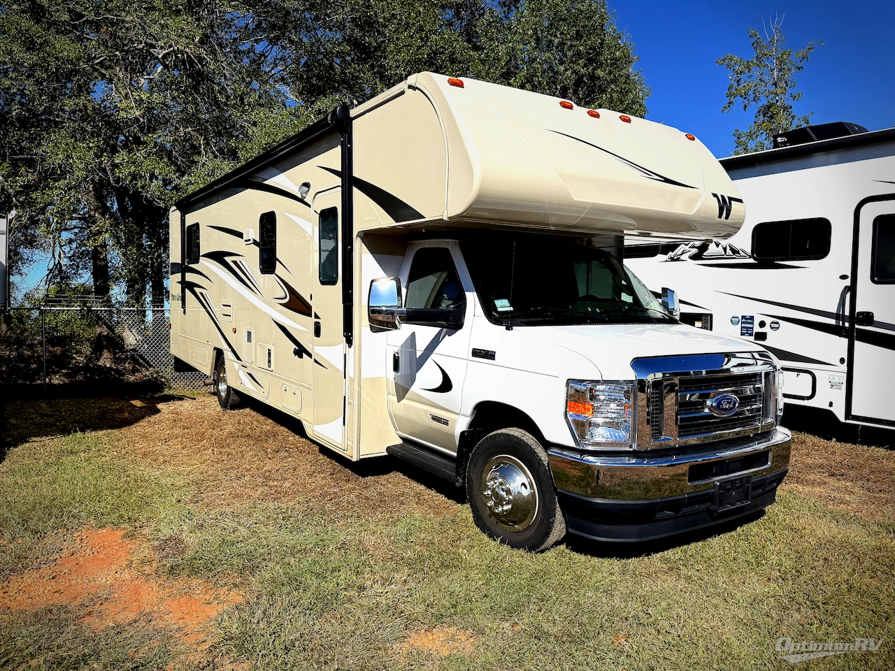 2023 Winnebago Minnie Winnie 31K Photo 1