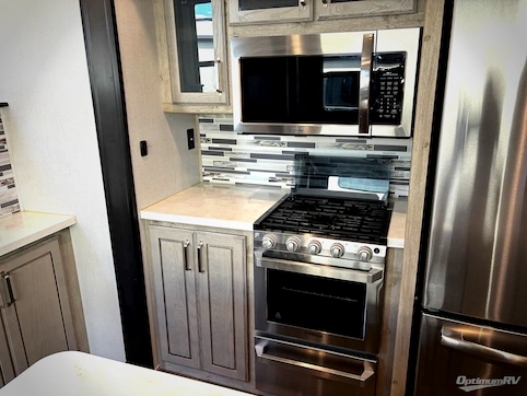 2021 Keystone Avalanche 375RD RV Photo 3