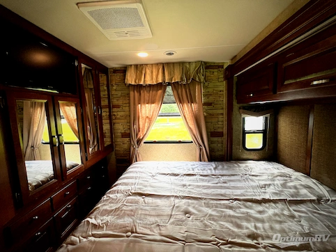 2014 Forest River Georgetown XL 377TSF RV Photo 4