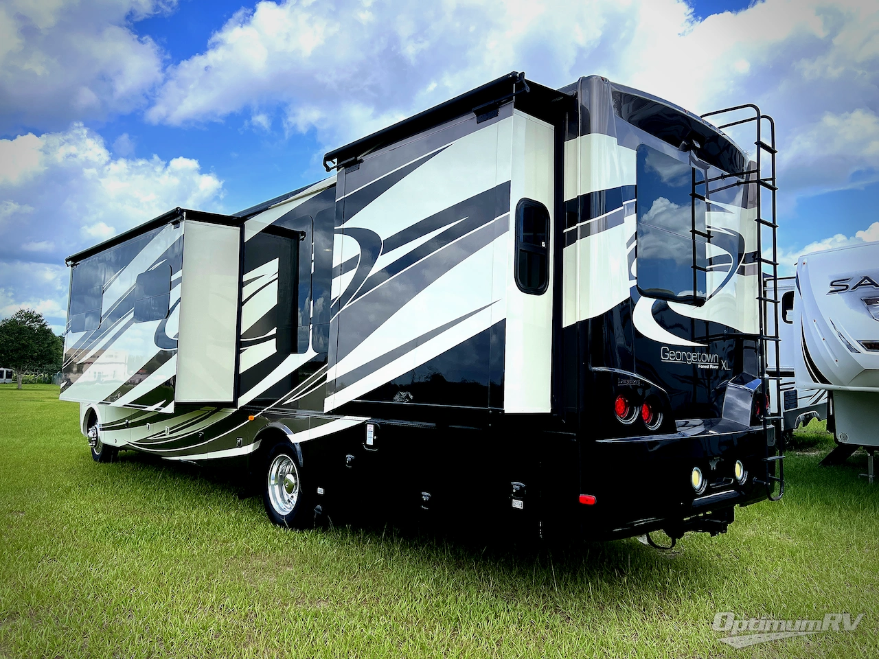 2014 Forest River Georgetown XL 377TSF Photo 2