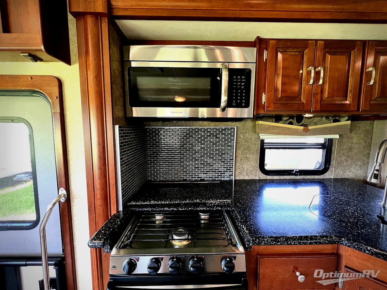 2014 Forest River Georgetown XL 377TSF Photo 17