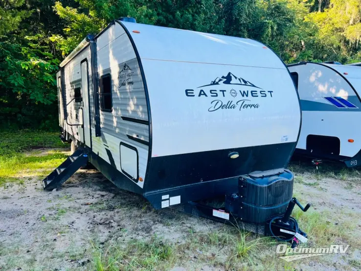2022 East To West Della Terra 271BH RV Photo 1