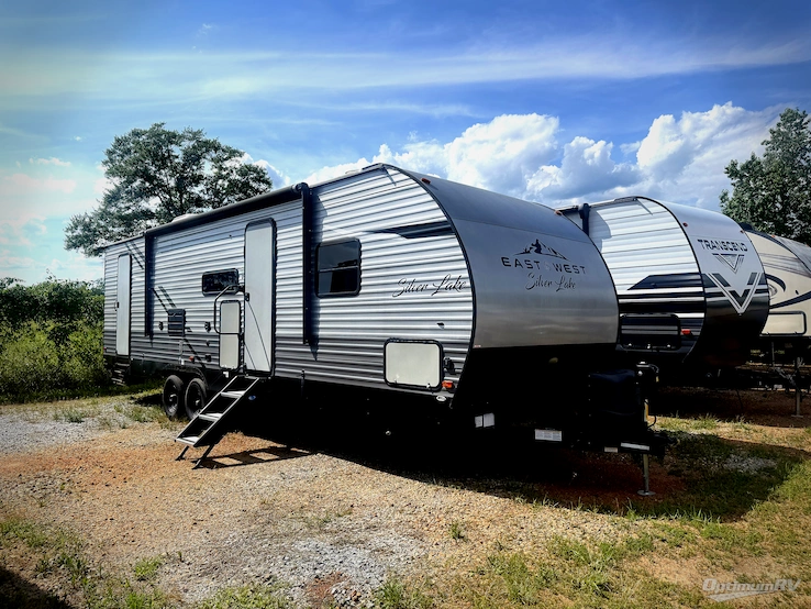 2021 East To West Silverlake 27K2D RV Photo 1