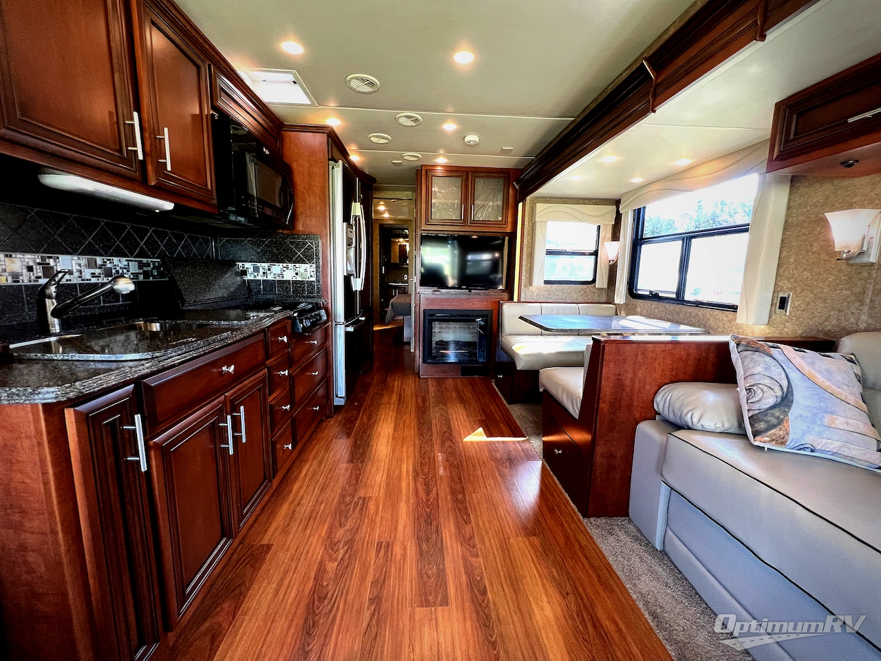 2016 Newmar Canyon Star 3953 Photo 4
