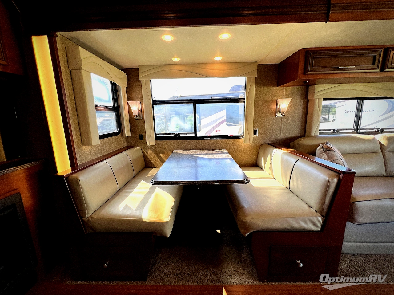 2016 Newmar Canyon Star 3953 Photo 10