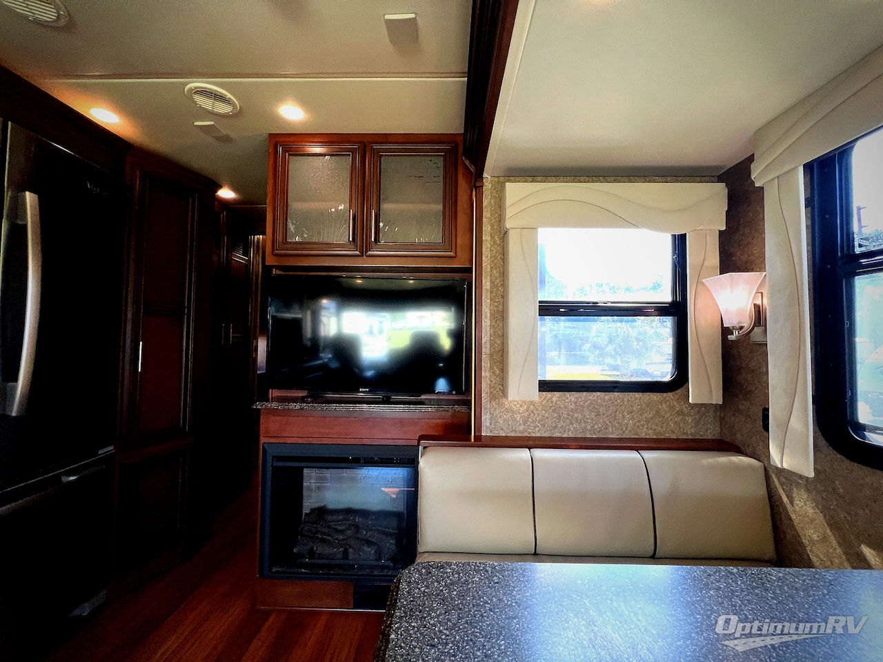 2016 Newmar Canyon Star 3953 Photo 11