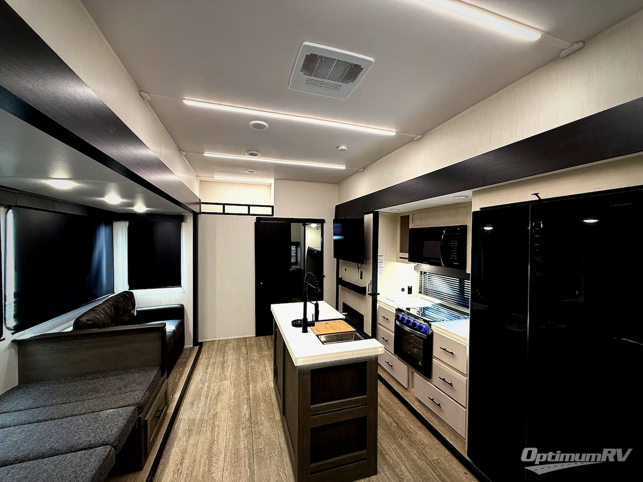 2025 Forest River Cherokee Arctic Wolf Suite 3850SUITE Photo 3