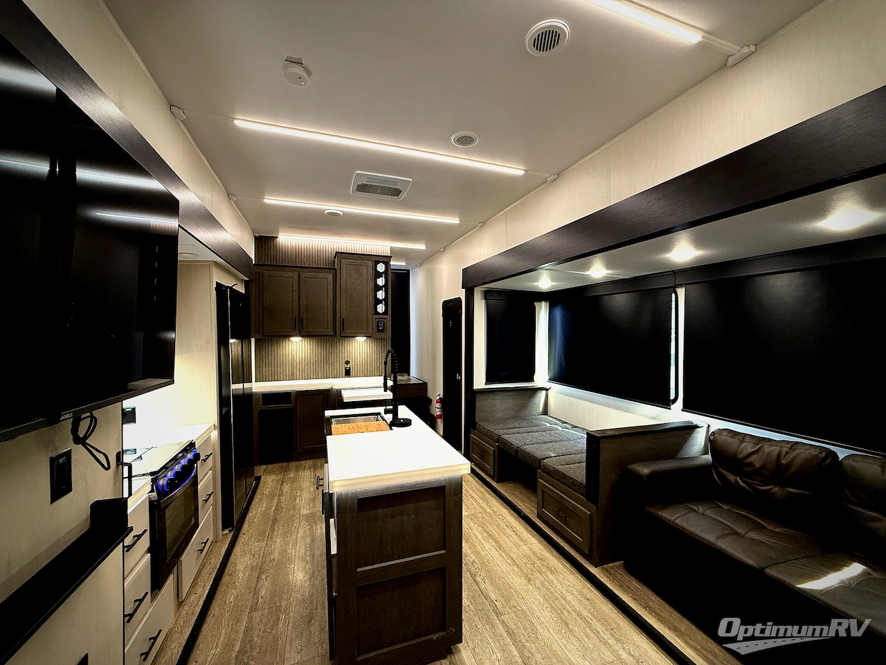 2025 Forest River Cherokee Arctic Wolf Suite 3850SUITE Photo 4