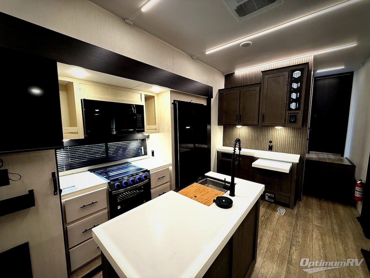 2025 Forest River Cherokee Arctic Wolf Suite 3850SUITE Photo 9