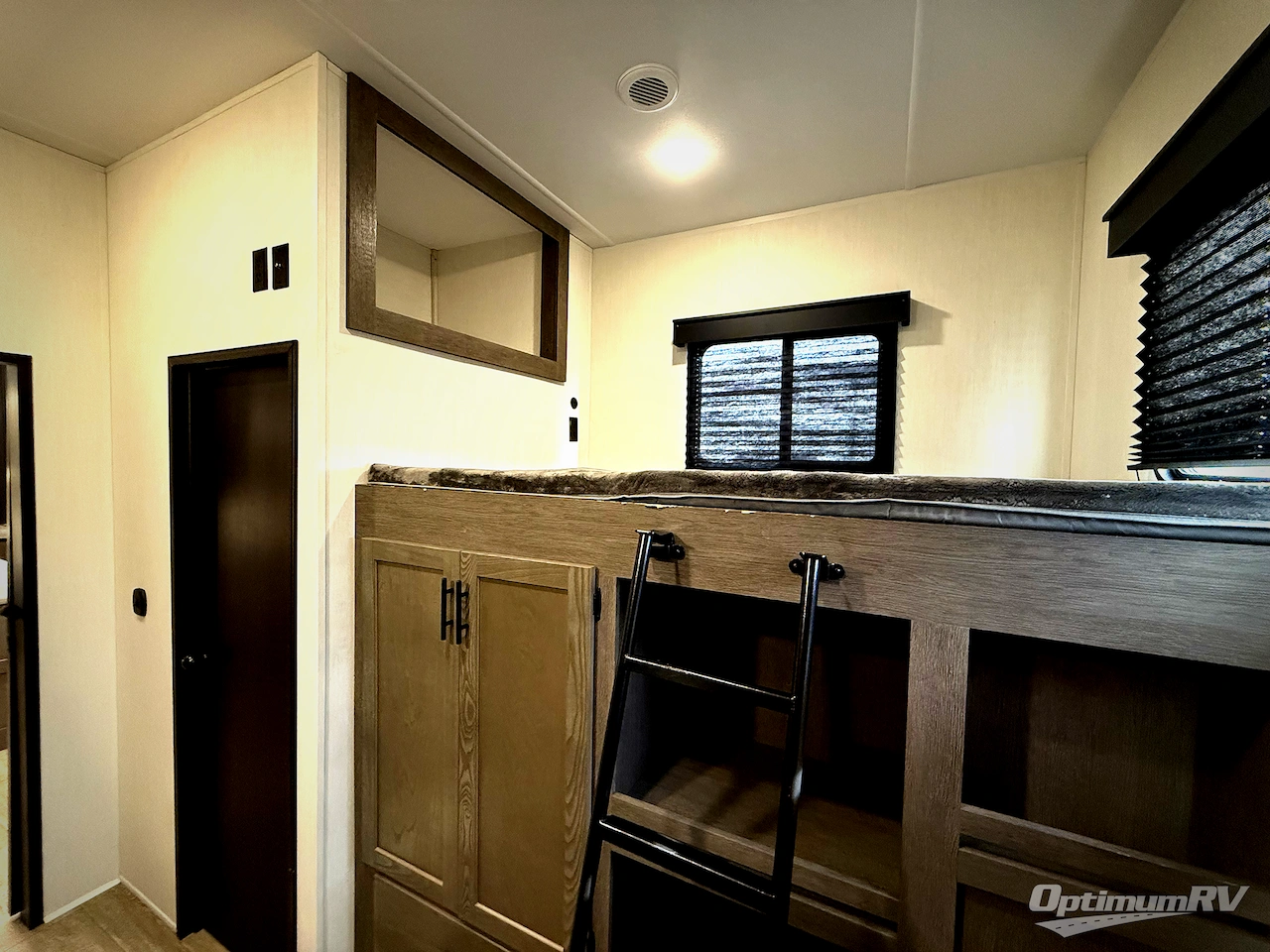 2025 Forest River Cherokee Arctic Wolf Suite 3850SUITE Photo 14