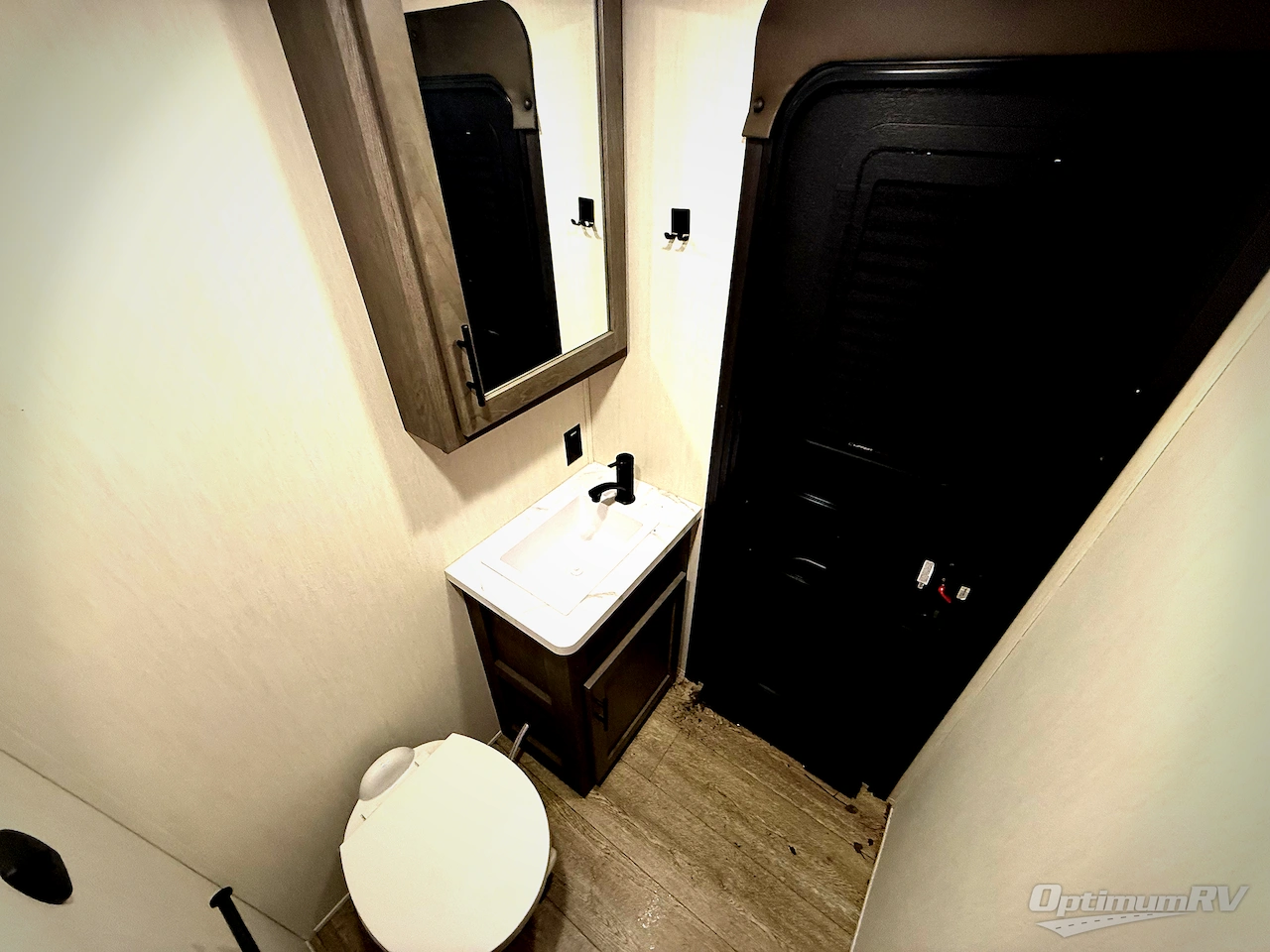 2025 Forest River Cherokee Arctic Wolf Suite 3850SUITE Photo 15