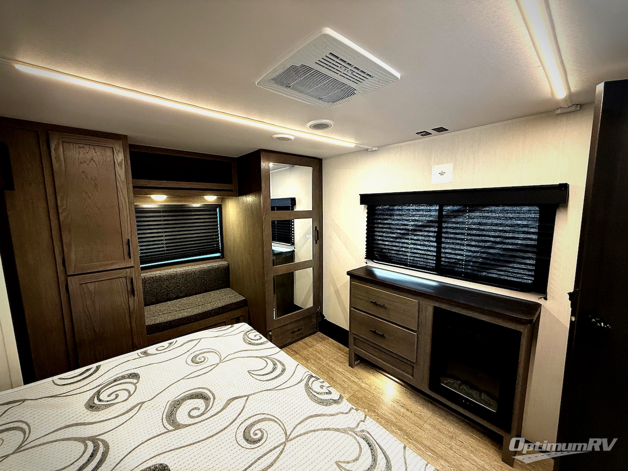 2025 Forest River Cherokee Arctic Wolf Suite 3850SUITE Photo 20