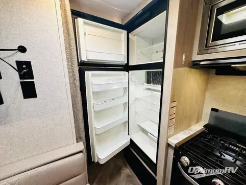 2022 East To West Della Terra 250BH RV Photo 3