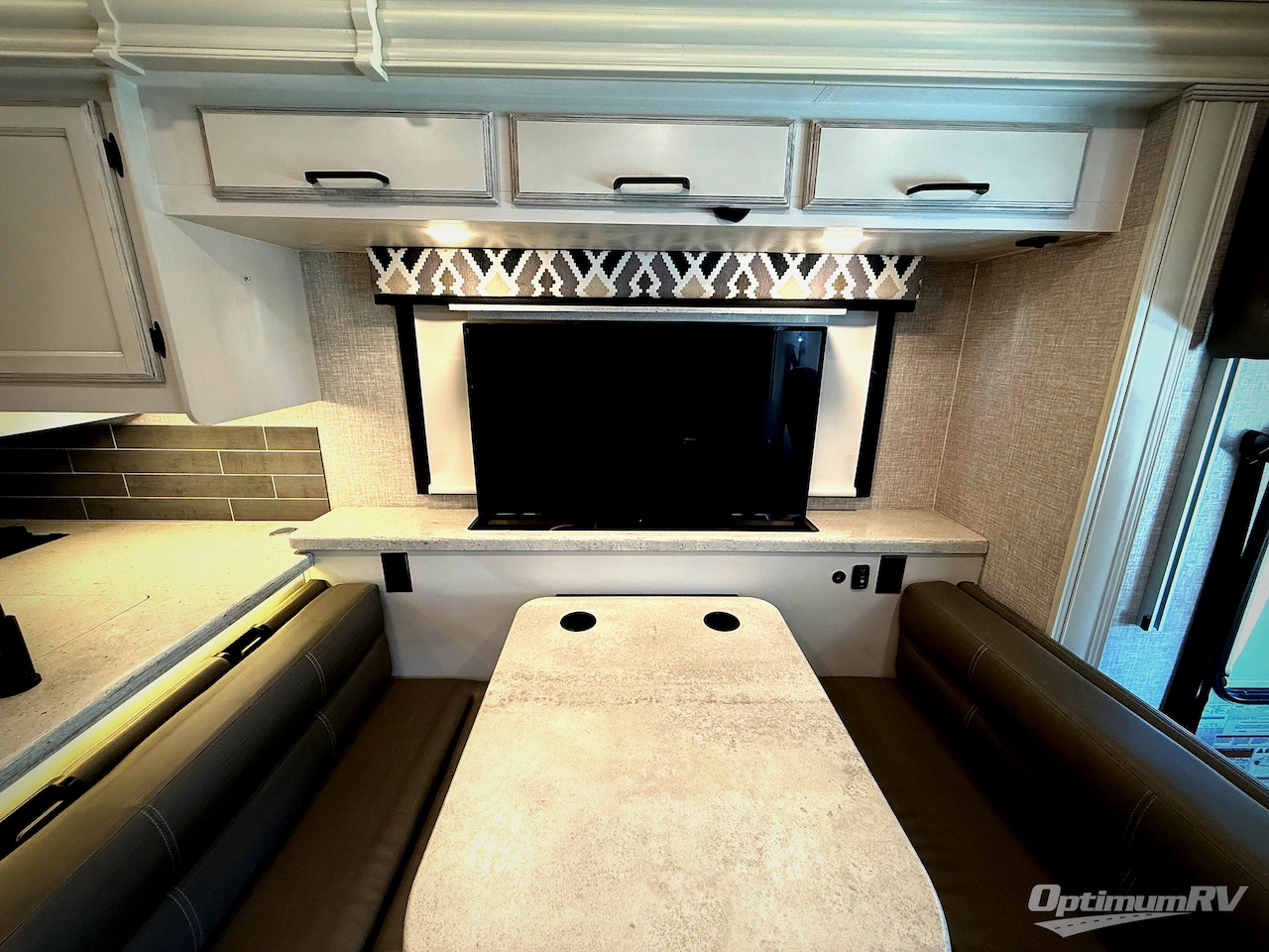 2022 Entegra Vision 27A Photo 6