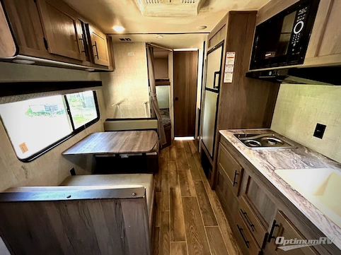 2022 Gulf Stream Conquest Special Edition Series 26BHG RV Photo 2