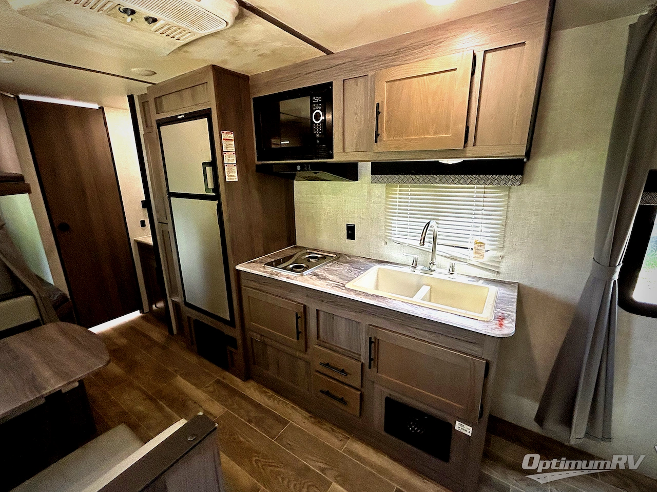 2022 Gulf Stream Conquest Special Edition Series 26BHG Photo 6