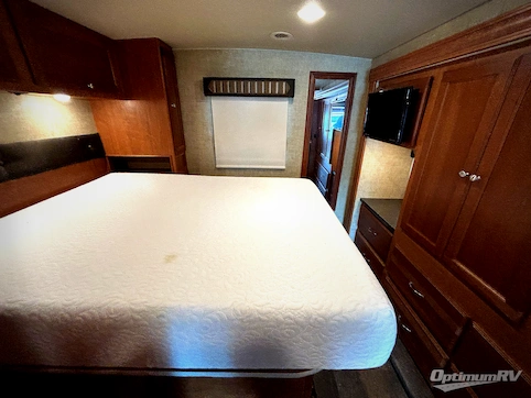 2017 Winnebago Sunstar 29VE RV Photo 4