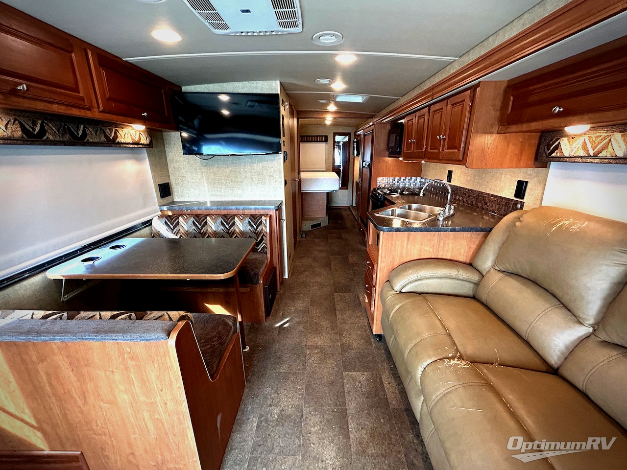 2017 Winnebago Sunstar 29VE Photo 4