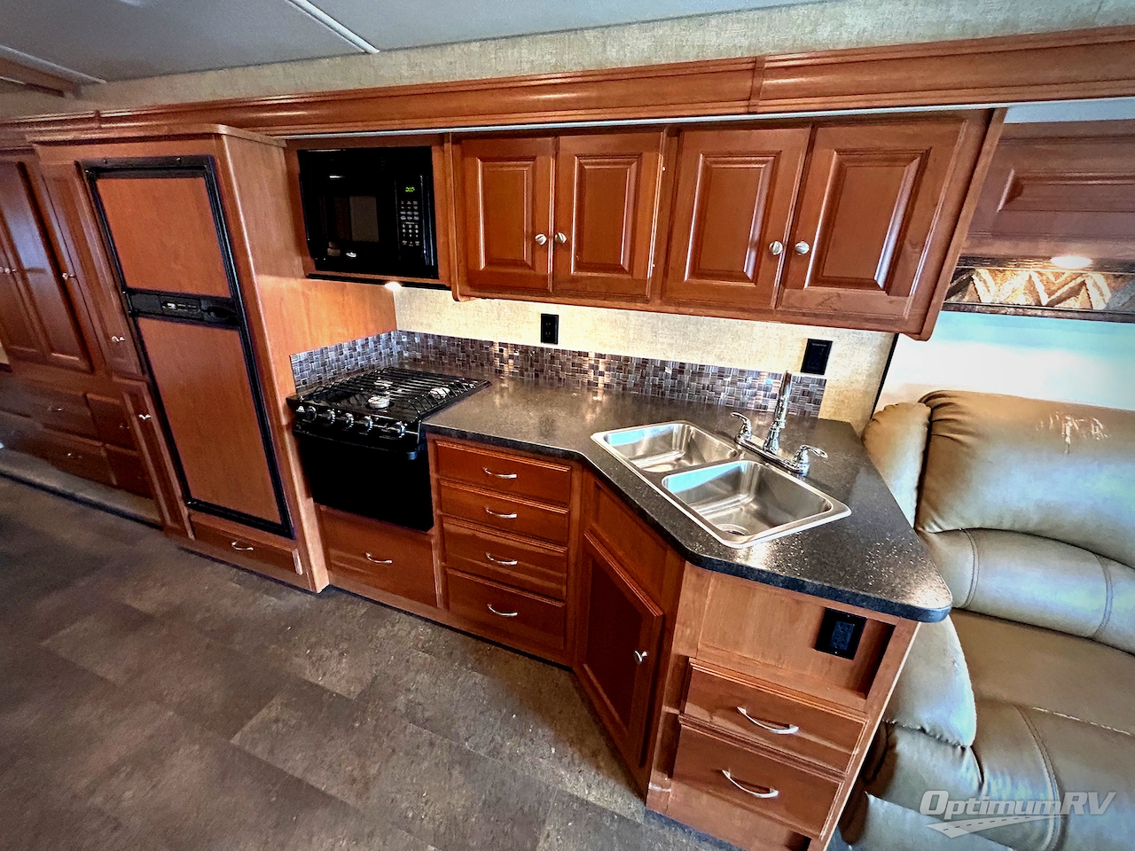 2017 Winnebago Sunstar 29VE Photo 6