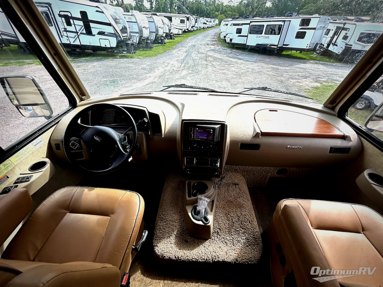 2017 Winnebago Sunstar 29VE Photo 8