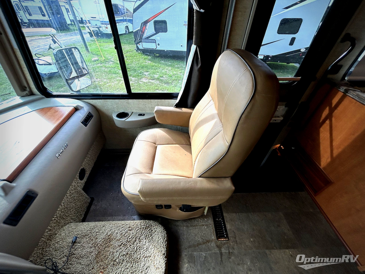 2017 Winnebago Sunstar 29VE Photo 9