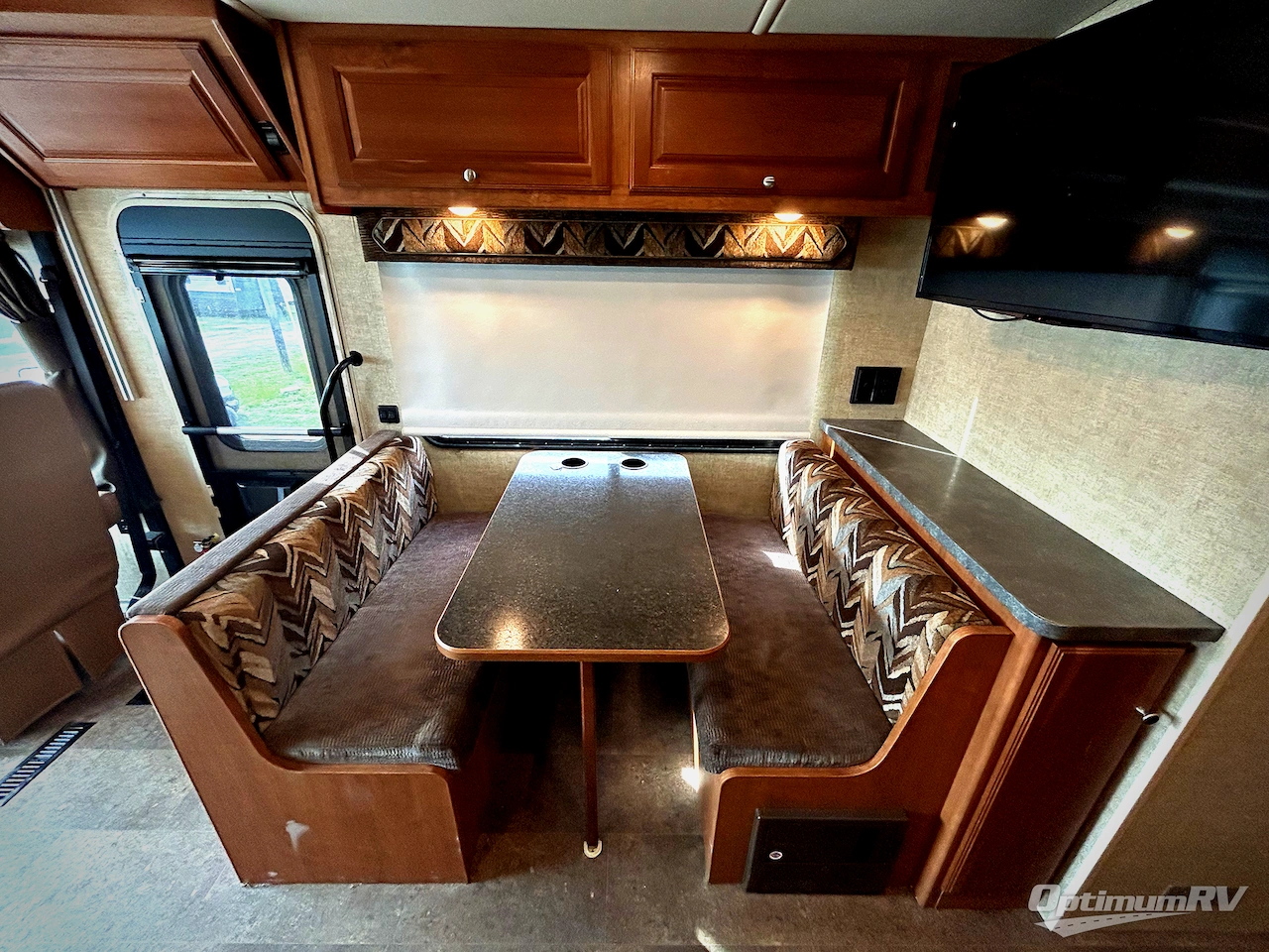 2017 Winnebago Sunstar 29VE Photo 10