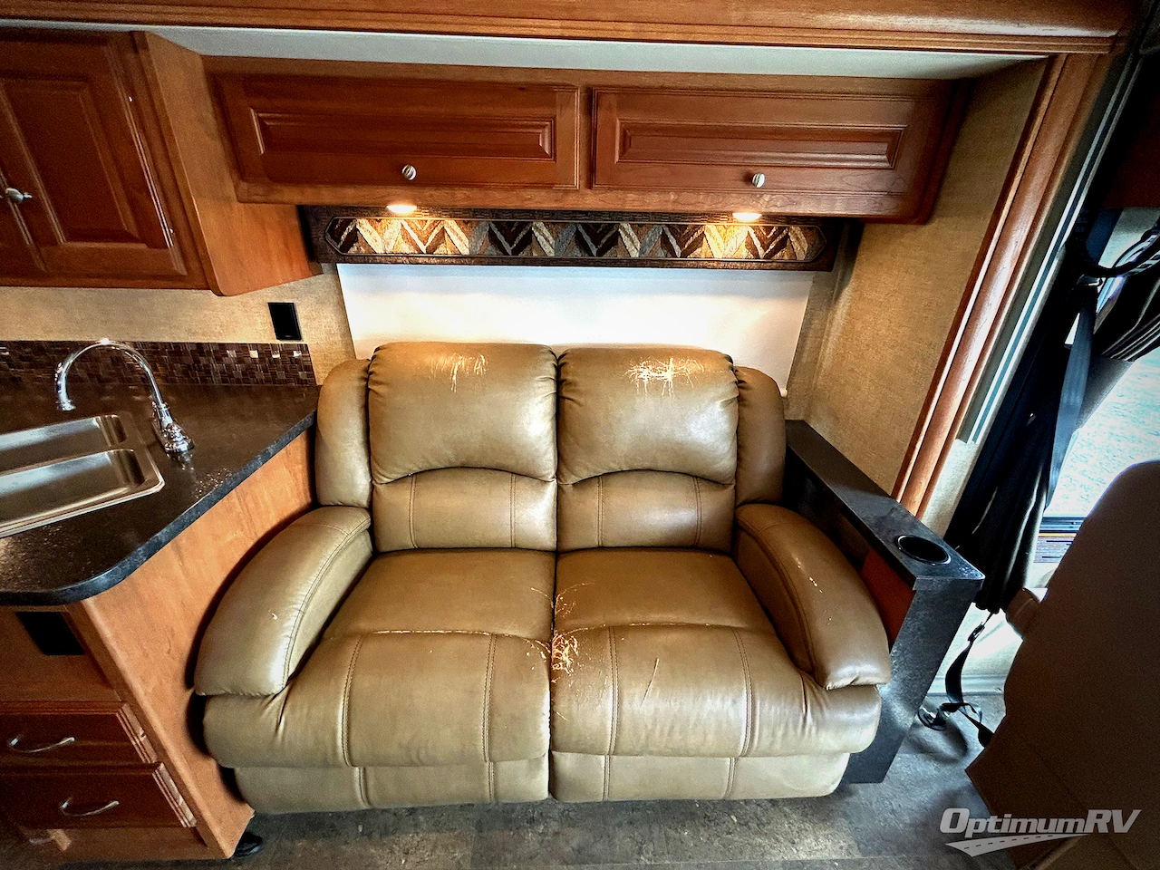 2017 Winnebago Sunstar 29VE Photo 12