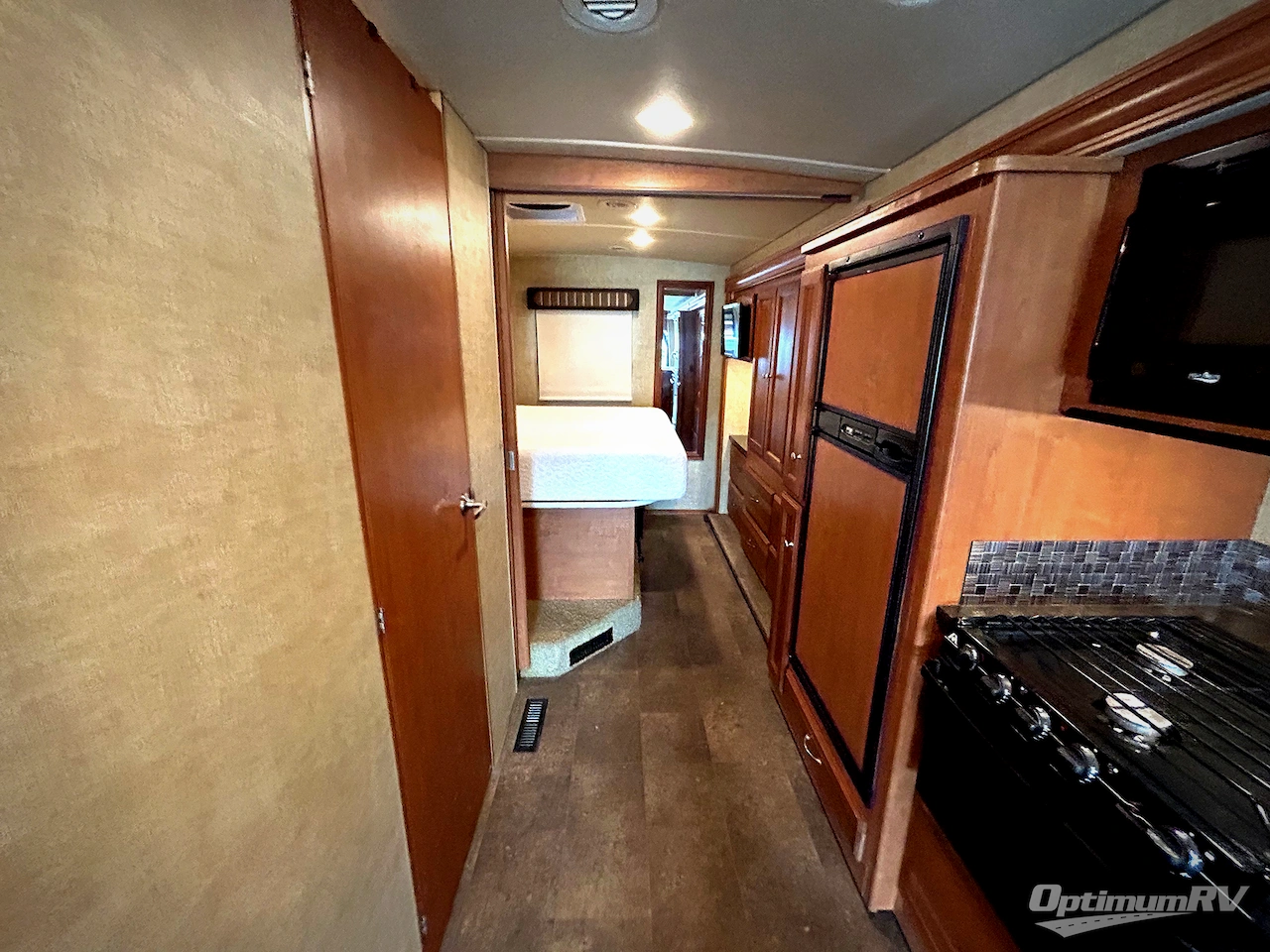 2017 Winnebago Sunstar 29VE Photo 13
