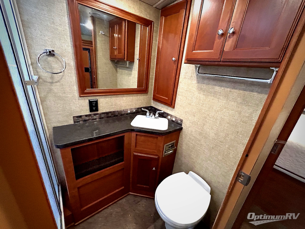 2017 Winnebago Sunstar 29VE Photo 14