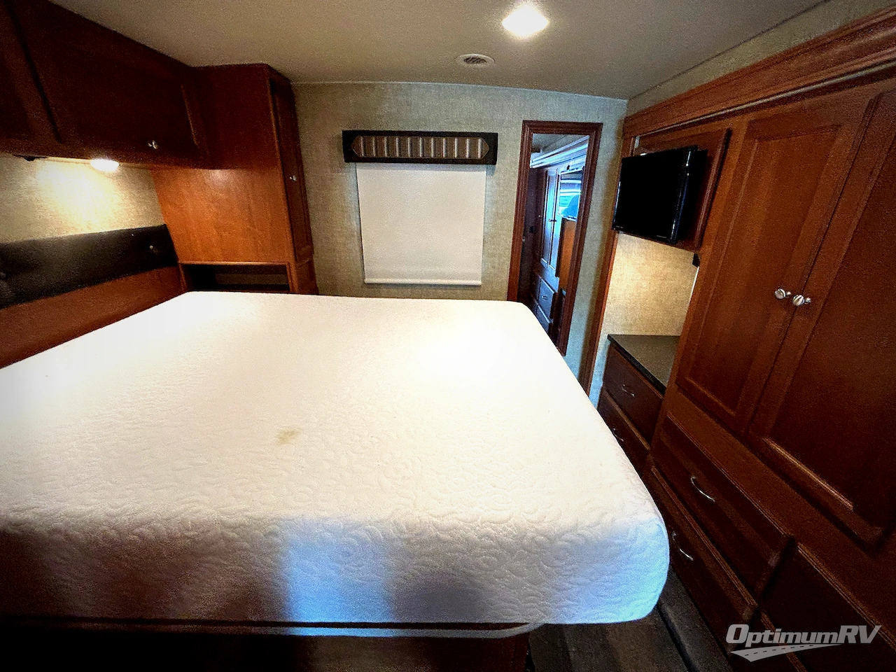 2017 Winnebago Sunstar 29VE Photo 16