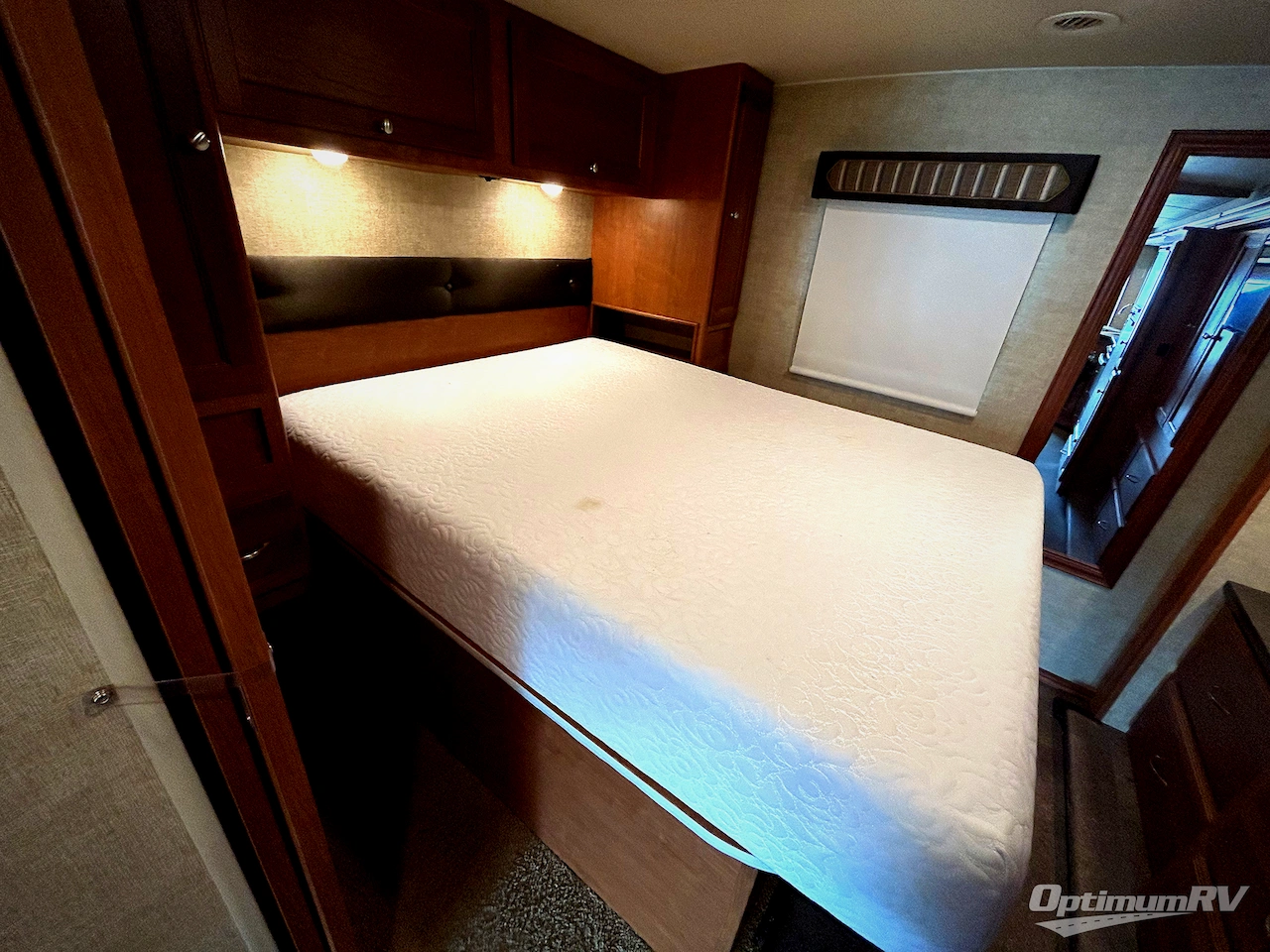 2017 Winnebago Sunstar 29VE Photo 17