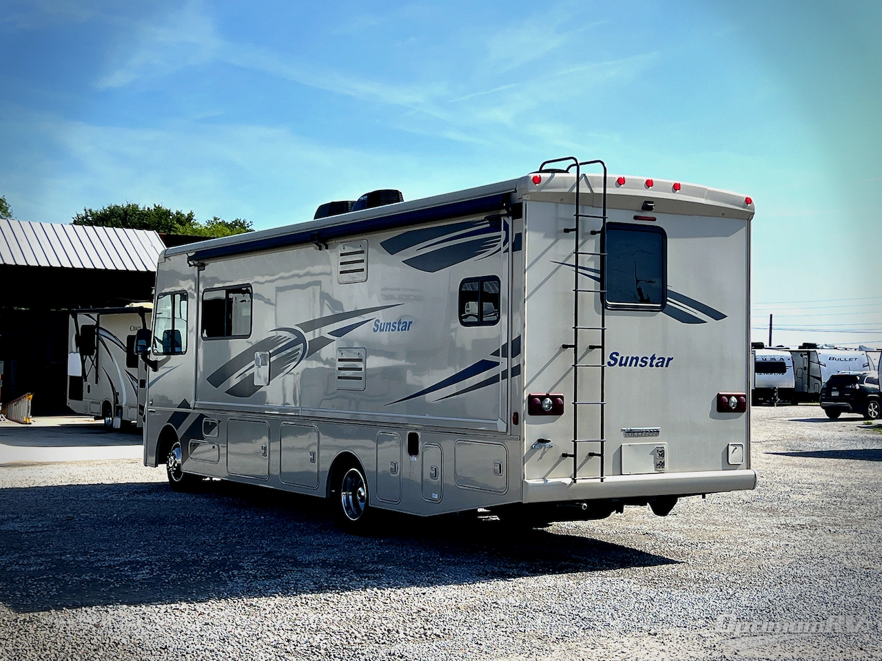2017 Winnebago Sunstar 29VE Photo 3