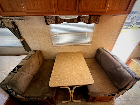 2007 Forest River Rockwood 1809 RV Photo 4