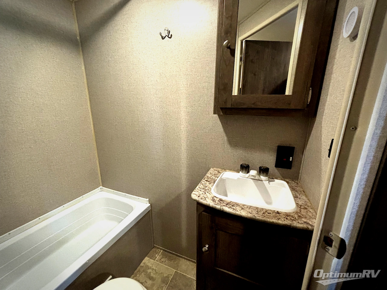 2019 Dutchmen Aspen Trail 25BH Photo 10