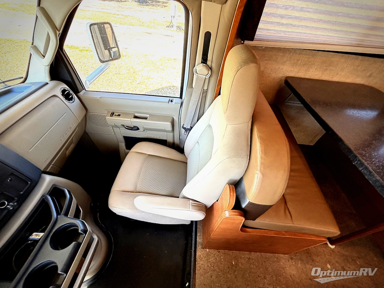 2017 Winnebago Spirit 25B Photo 9