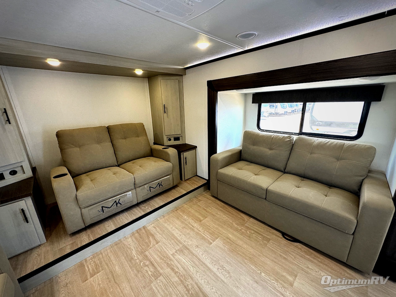 2027 Forest River Cherokee Arctic Wolf 3950SUITE Photo 7