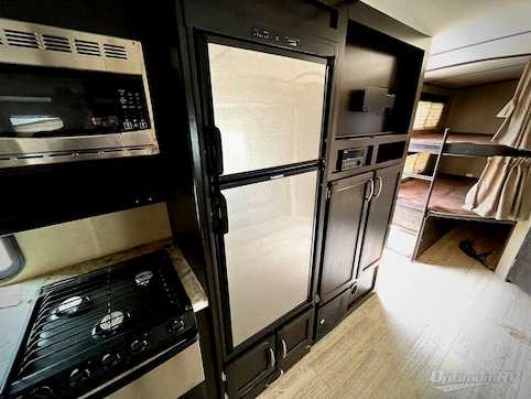 2018 Grand Design Imagine 2800BH RV Photo 4