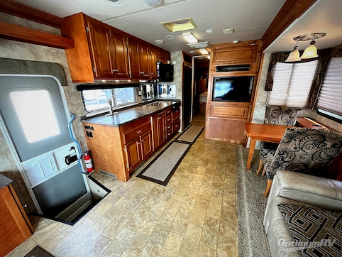 2008 Gulf Stream Crescendo 8356 RV Photo 2