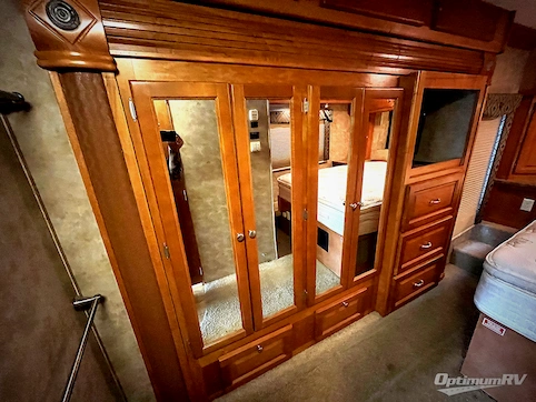 2008 Gulf Stream Crescendo 8356 RV Photo 4