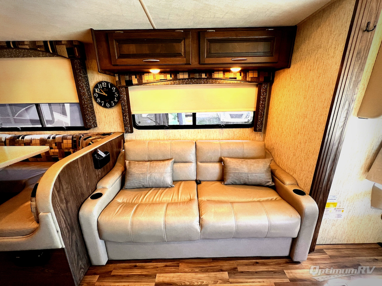 2018 Coachmen Mirada 35BH Photo 8