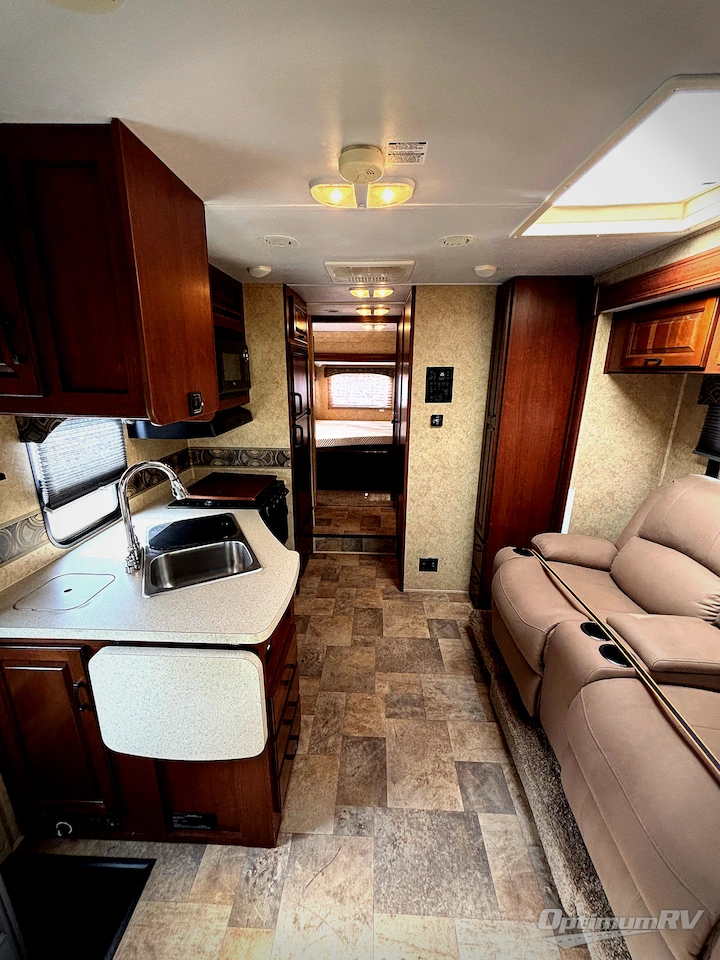 2013 Forest River Sunseeker 2500TS Chevy Photo 7