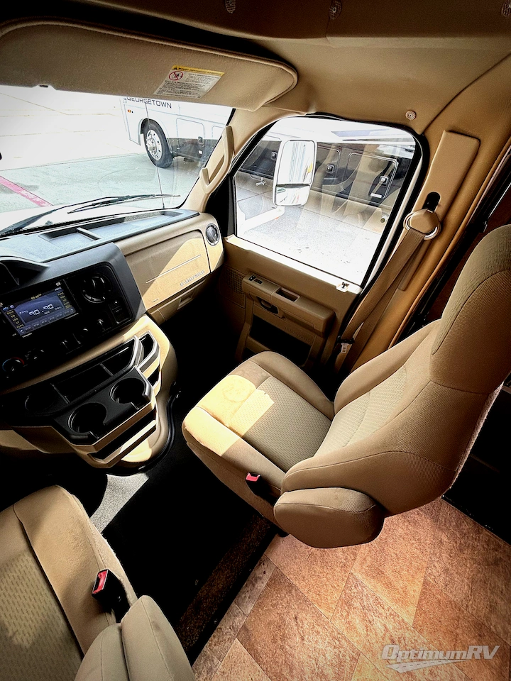 2013 Forest River Sunseeker 2500TS Chevy Photo 10