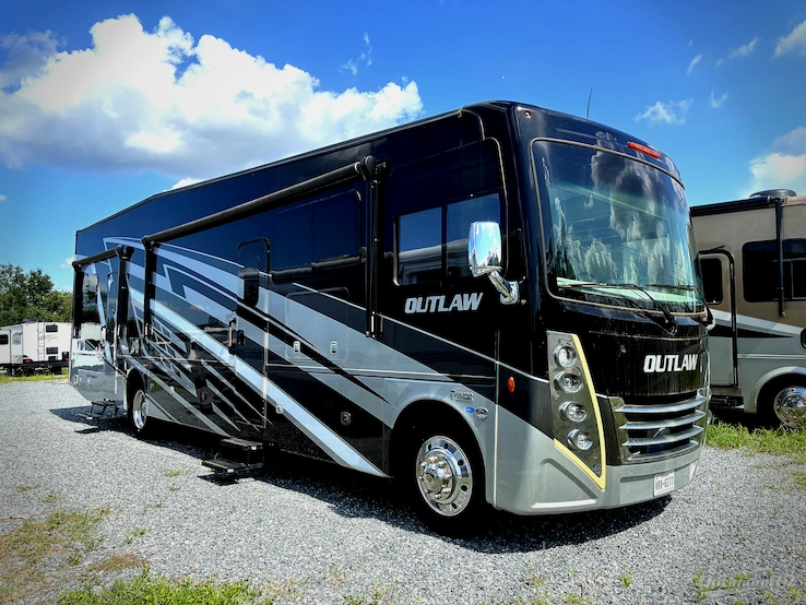2025 Thor Outlaw 38KB RV Photo 1