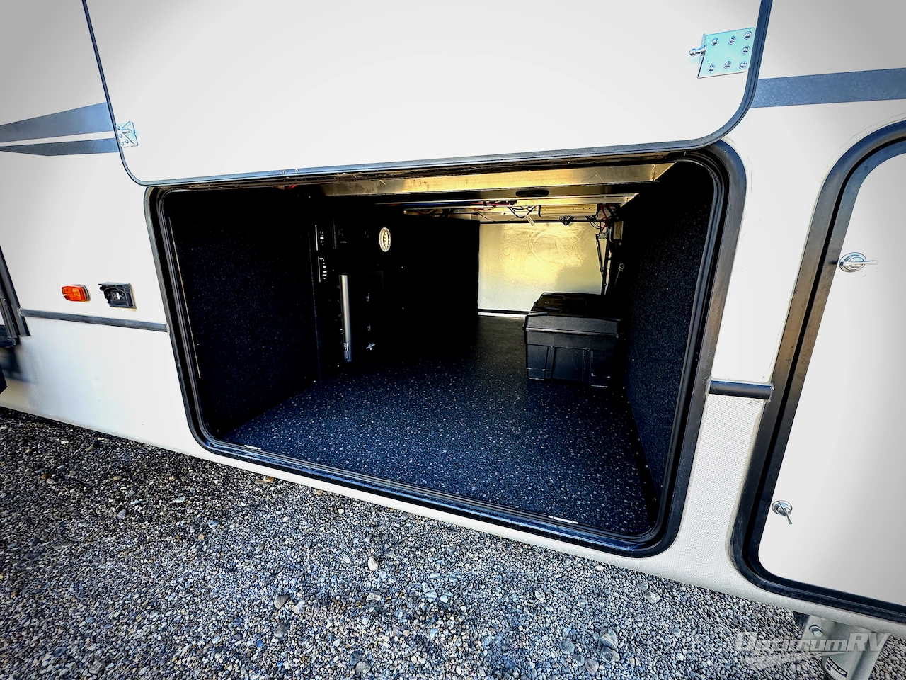 2022 Keystone Montana 3791RD Photo 2