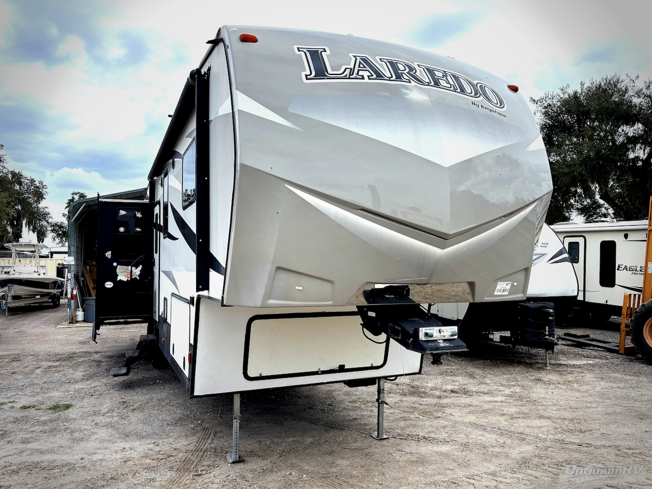 2016 Keystone Laredo 325RL Photo 1