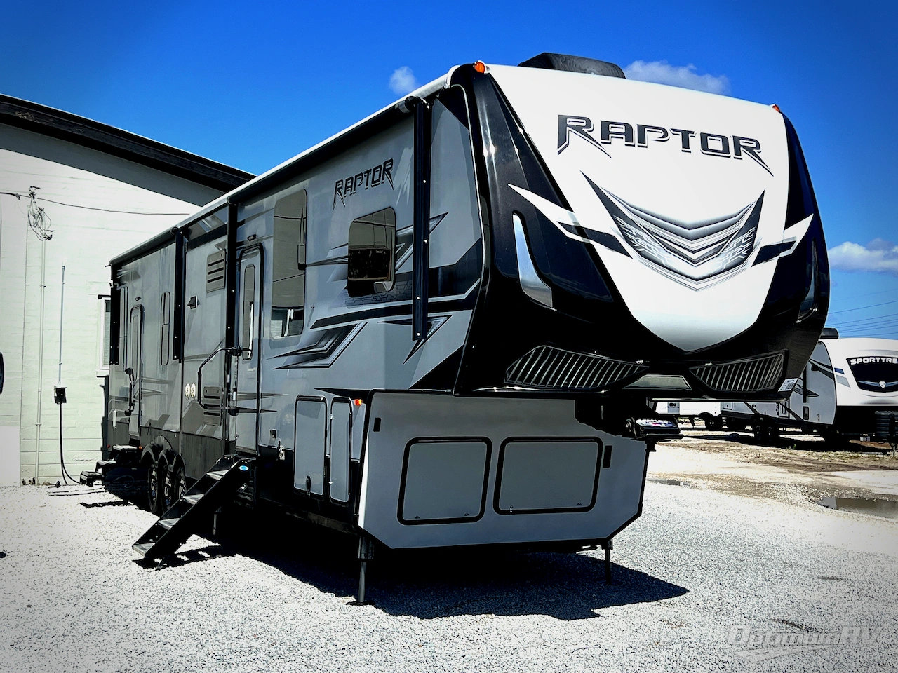 2017 Keystone Raptor 426TS Photo 1