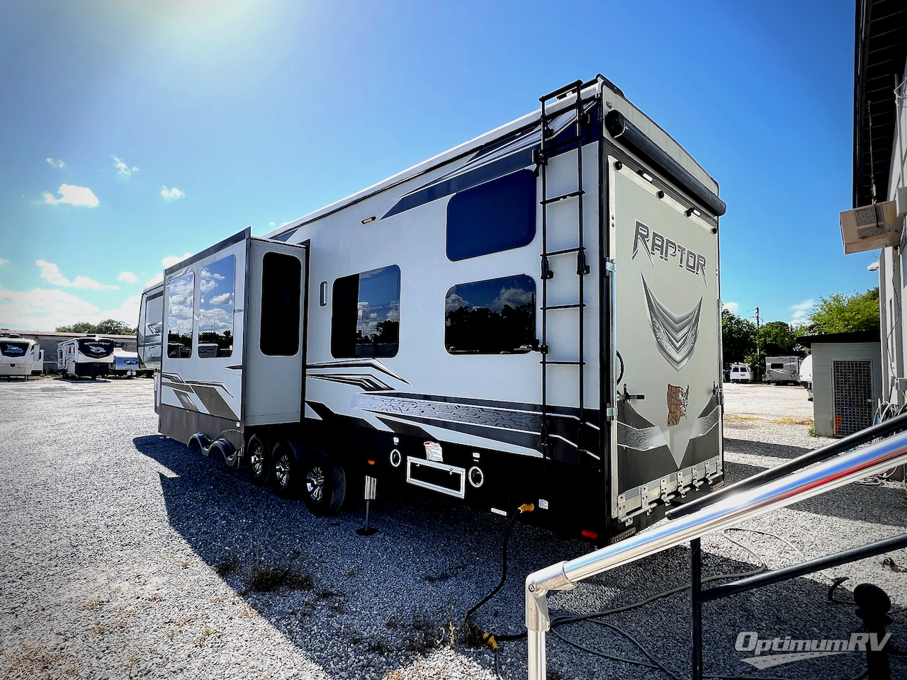 2017 Keystone Raptor 426TS Photo 2